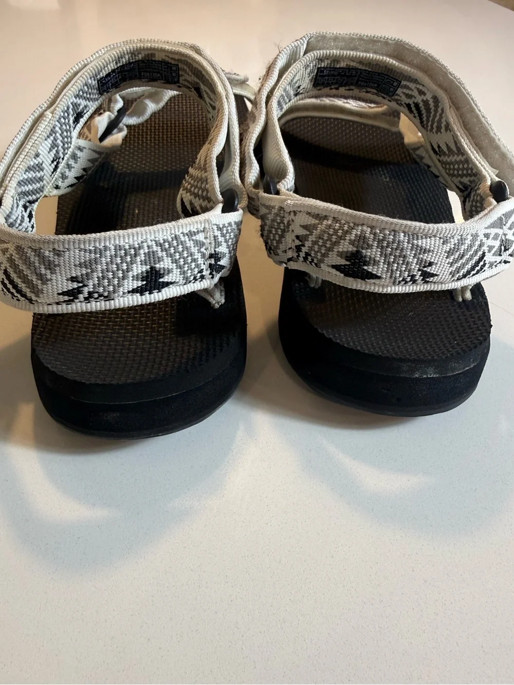 Teva Original Universal Boomerang White Grey Geometric Sport Sandals Size 9